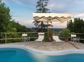 Villa Alta - Residenza d'epoca con piscina，位于圣朱利亚诺-泰尔梅的浪漫度假酒店