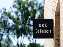 b & b St-Hubert，位于Sint-Martens-Lennik的带泳池的酒店