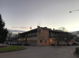Myrtleford Hotel，位于麦提福特的酒店