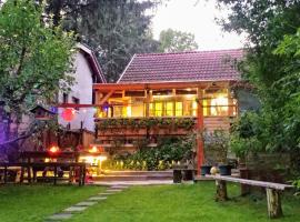 Lovely vacation house at river Tisza , Hangulatos nyaraló a szegedi Tisza - Maros toroknál，位于塞格德的酒店