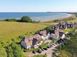 Strandhaus Mönchgut Ferienwohnung 02 mit Sauna und Schwimmbadnutzung im AHOI Sellin，位于洛布的酒店