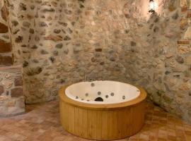 Casa Rural con Jacuzzi en casco antiguo, Tarragona，位于蒙特罗伊的乡间豪华旅馆