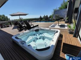 Piscine chauffée et Spa Jacuzzi Privatif Terrasse sans vis à vis ,,,Sky House Agen,,,，位于阿让的酒店