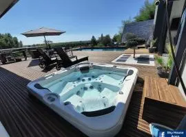 Logement avec Spa Privatif Jacuzzi Grande terrasse sans vis à vis Sky House Agen