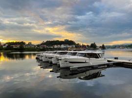 Porsgrunn Centrum Boat Hotel，位于波什格伦的船屋