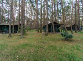 Urlaub im Bungalow mitten im Wald，位于Lütow的露营地