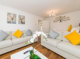 Greenfield's Oxlade Home - Modern 3 Bed room House, Langley, Slough，位于斯劳的乡村别墅