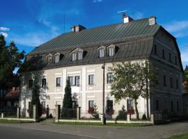 Hotel Karłów，位于库多瓦-兹德鲁伊的酒店