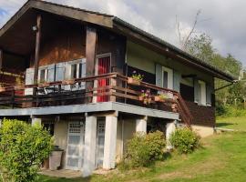 chalet deux chambres au calme，位于Saint-Brisson的酒店