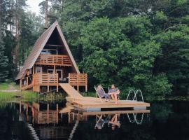 Saarjärve Väike Puhkemaja järve ääres，位于Viira的酒店