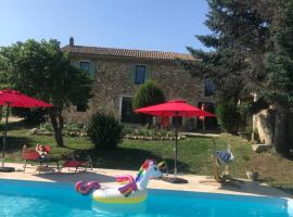 La Bergerie des Amandiers Chambres et Table d'Hôtes，位于Malataverne的酒店