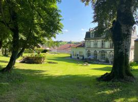 LE CHATEAU DE MONTHUREUX LE SEC，位于Monthureux-le-Sec的旅馆