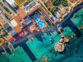 Salamis Bay Conti Hotel Resort & SPA & Casino，位于法马古斯塔的带泳池的酒店