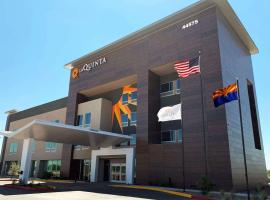 La Quinta Inn & Suites by Wyndham Maricopa Copper Sky，位于Maricopa的酒店