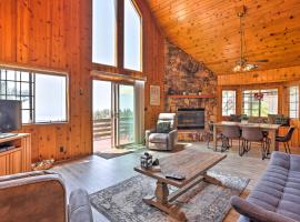 A-Frame Cali Cabin with Unobstructed Valley Views!，位于Running Springs的酒店