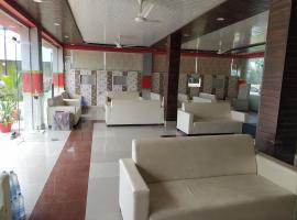 OYO 82476 Royal Garden，位于加济阿巴德的酒店