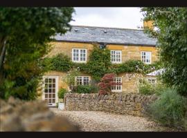 Wisteria Cottage , Pretty Cotswold Cottage close to Chipping Campden，位于Weston Subedge的家庭/亲子酒店