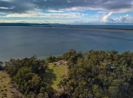 Peaceful & tucked away Wylah Cottage in Simpsons Bay on Bruny Island，位于Simpsons Bay的别墅