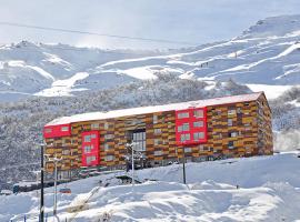 Hotel Alto Nevados，位于奇廉内瓦达斯埃尔塔塔滑雪缆车附近的酒店