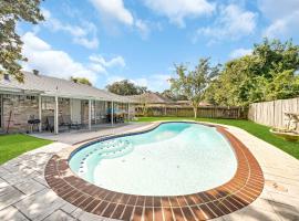 Private Pool, Pool Table, Outdoor kitchen,Spa，位于休斯顿的酒店