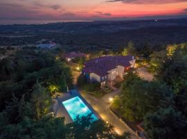 Roxani Country House Resort，位于马罗尼亚的酒店