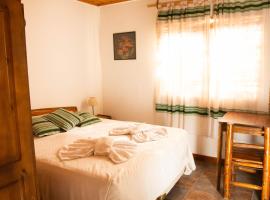 马拉尔古经济旅馆及旅舍，位于马拉圭的酒店