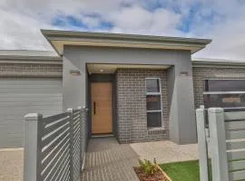 Brand New 3 bedroom, 2 bathroom Townhouse