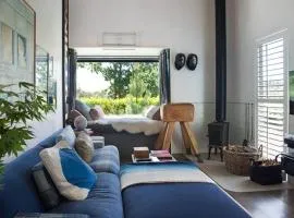 Harts Lane Stag & Millies -stylish, pet friendly and views