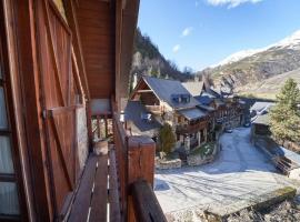 Apartment 3 bedrooms with ski locker and parking at Baqueira-Beret，位于阿蒂斯的公寓