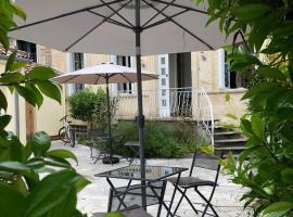 Le Rodin Bazas，位于巴扎斯的舒适型酒店