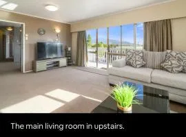 Spacious Utuhina holiday House