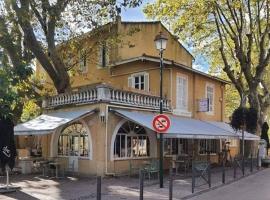 AUBERGE DE LA LOUBE，位于La Roquebrussanne的酒店