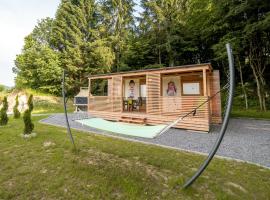 Glamping Krone Kolpa Heaven，位于Adlešiči的度假短租房