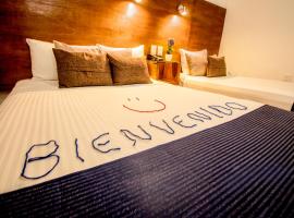 Hotel del Carmen, en el Centro- DESAYUNO Incluido !，位于图斯特拉古铁雷斯的带停车场的酒店