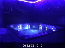 Jacuzzi privé Chambre et table d hotes，位于沃韦尔的酒店