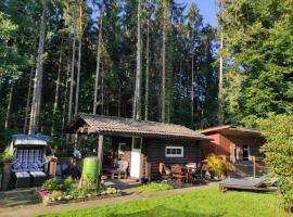 Casa Foresta - minimalistisches 1-Raum Tiny House direkt am Wald，位于Wingst的小屋