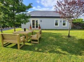 Yellow Heights Accommodation，位于TinahelyClonmore Castle附近的酒店