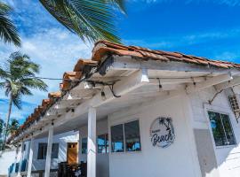 Glamp Beach Hotel，位于科韦尼亚斯的酒店
