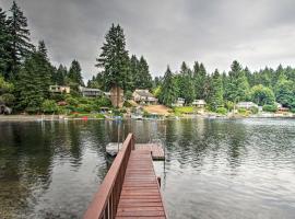 The Peacock House - Waterfront Home with Hot Tub!，位于奥林匹亚的酒店