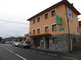 Hotel Restaurante Casa Fernando，位于Ballota的酒店