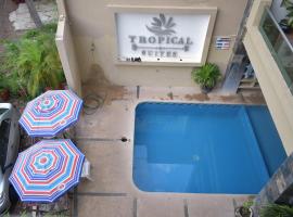 热带套房酒店，位于洛斯阿亚拉的酒店