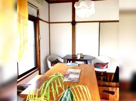 一棟貸切糸島リトリートハウスヨガ凪海近駅近，位于Itoshima的海滩酒店