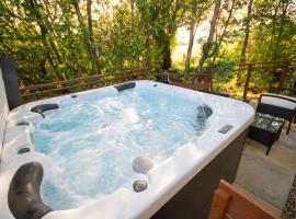 Foxglove Retreat - Hot Tub escape, in the heart of Northumberland，位于Newton on the Moor的酒店