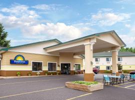 Days Inn by Wyndham Marquette，位于马凯特的酒店