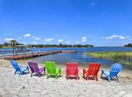 Lakefront Babson Park Escape Pet Friendly!，位于Frostproof的酒店