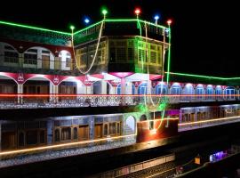 Hotel Zarin Palace，位于Madyan的酒店