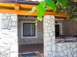 Cosy Apartment near the beach in Zubovici Croatia