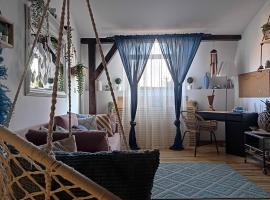 Urban Zen Den 2 Room Condo，位于布加勒斯特的酒店