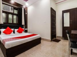 OYO 72317 C S Grand Palace，位于乌提的酒店