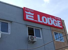 E Lodge，位于维沙卡帕特南的酒店